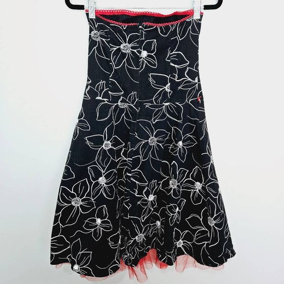 UP FRONT Black White Floral Pinup Inspired Fit & Flare Dress w/ Red Tulle Size 9 - Picture 6 of 7